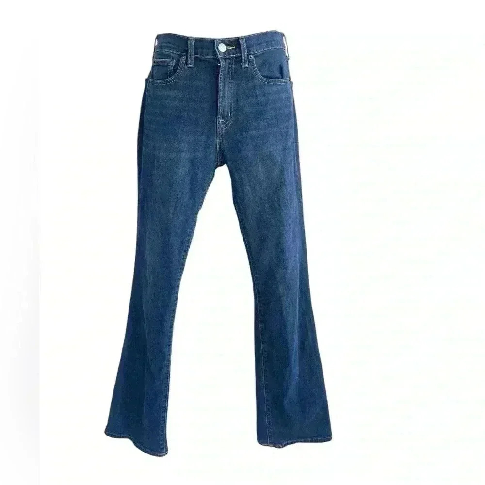 GAP women’s denim boot cut blue jeans sz 4/27 in excellent used condition.